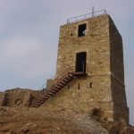La imatge mostra la torre de telegrafia òptica que es va construir durant la segona guerra carlina. La torre està fortificada (espitlleres) i compta amb un fosat. El conjunt compta també amb l'església de Santa Maria i Sant Miquel, la qual està en ruïnes.