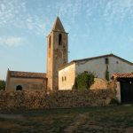 Antiga església parroquial del nucli de Montnegre. És un edifici d'origen medieval que s'ha restaurat en moltes ocasions. a la fotografia podem distingir dos cossos units per una torre campanar: l'església i la rectoria.