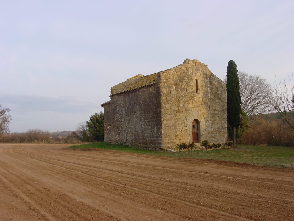 L'antiga ermita de Santa Cristina és de petites dimensions i situada a les afores de Corça. La imatge ens ofereix una visió bucòlica de l'edifici enmig d'un camp ver i un xiprer davant de la façana. A la imatge se li endevina la porta adovellada i la finestra d'espitllera a sobre. Al darrer també s'observa el seu absis semicircular típic del romànic.