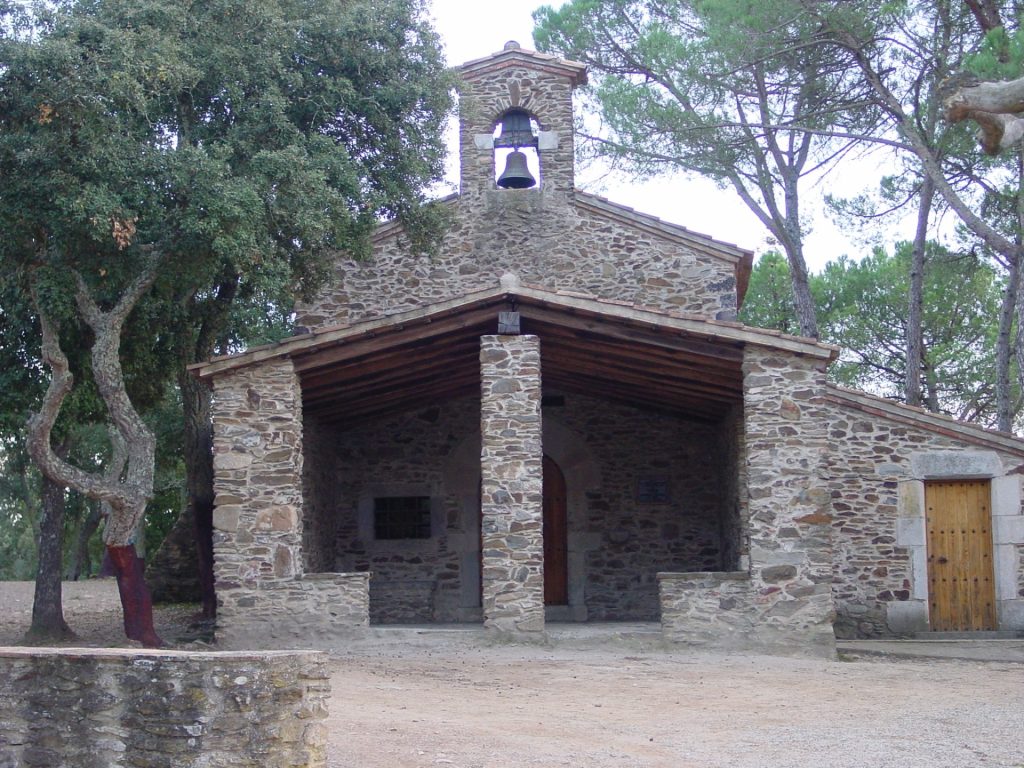 Sant Cristòfol del bosc és un temple restaurat annexat a la casa de l'ermità. La imatge ens mostra el prominent porxo en primer terme . L'entrada a l'ermita es fa per un porta amb arc adovellada. A dalt de la façana veiem el campanar d'espadanya. Les primeres notícies de l'indret daten del segle IX però després de moltes reformes durant els segles XVI i XVII se li donà l'aspecte actual. A finals del segle XX es va restaurar l'ermita que estava enrunada i a dia d'avui és una àrea de lleure molt utilitzada per la gent de Llambilles i entorn.